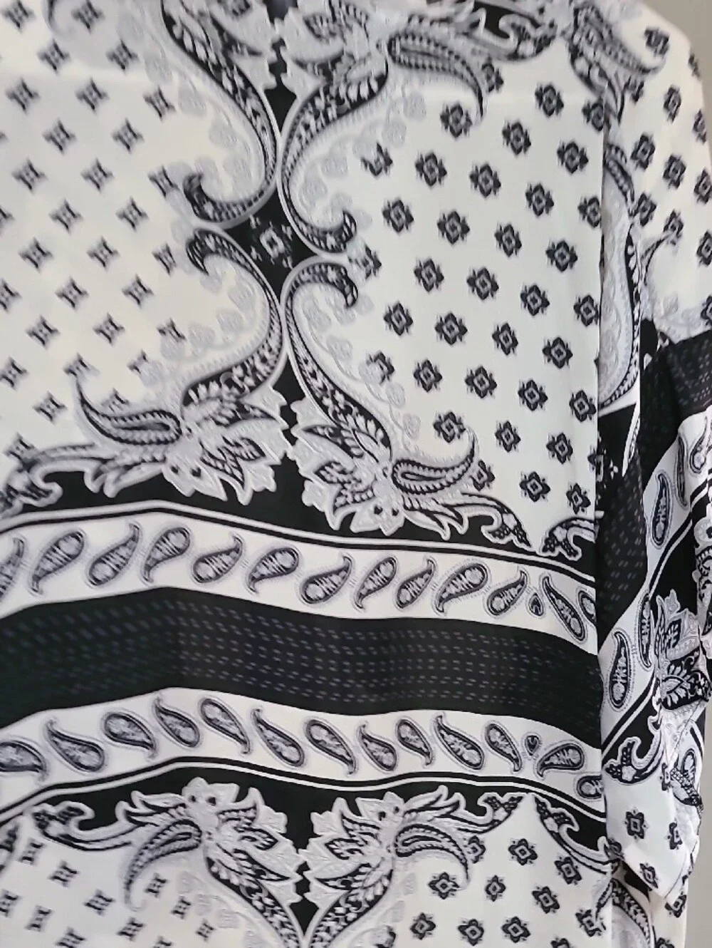 White Mark Black & White Paisley Kimono